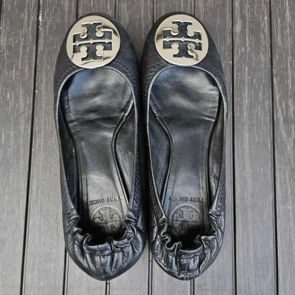 Tory Burch Reva Black Leather Silver Mediallion Slip On Ballet Flats Size 6 M